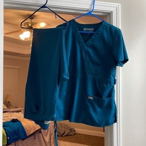 Grey’s Anatomy scrubs it brand new top a size large pants are large petite